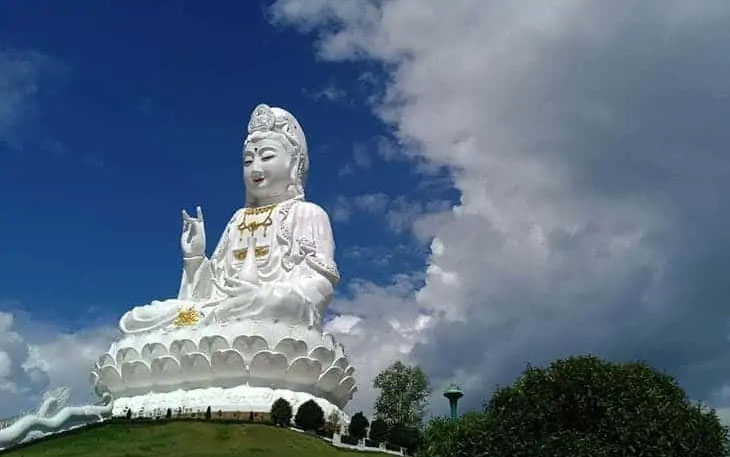 Read more about the article Wat Huay Pla Kang Chiang Rai
